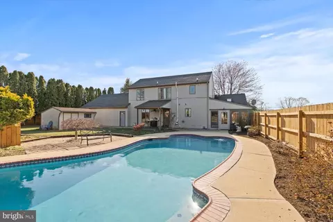 85 N Maple Ave, Leola, PA 17540