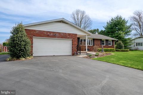 16 James Dr, Denver, PA 17517