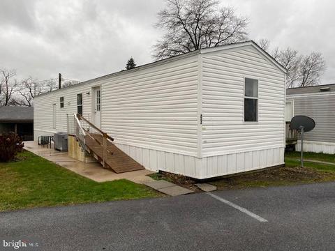 43 Hilltop Ave, Akron, PA 17501