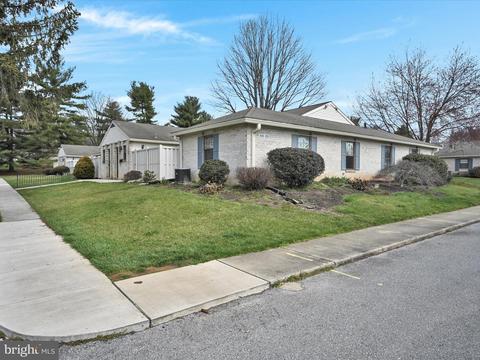 203 Valleybrook Dr, Lancaster, PA 17601