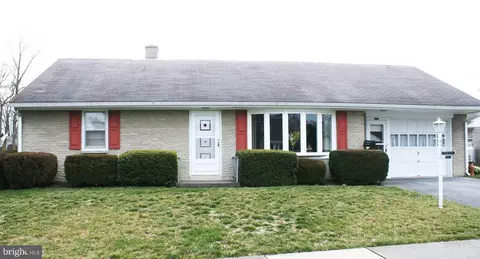 33 N Fulton St, Manheim, PA 17545