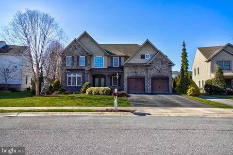 678 Jake Landis Rd, Lititz, PA 17543