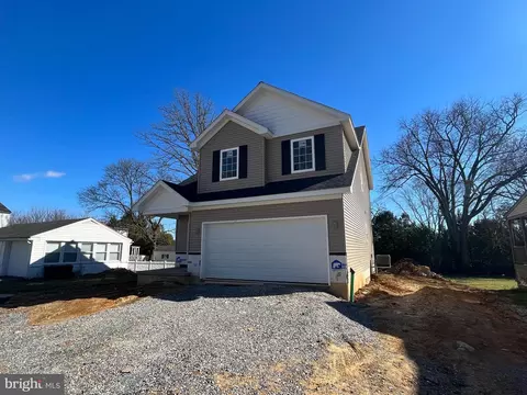 6 Fairview Ave, Leola, PA 17540