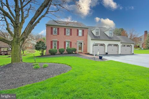9 Round House Dr, Lititz, PA 17543