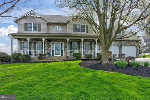 75 N Maple Ave, Leola, PA 17540