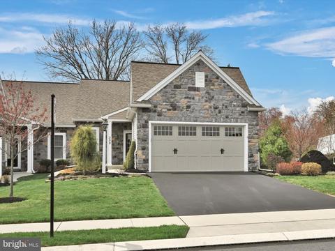 300 English Ivy Dr, Lititz, PA 17543