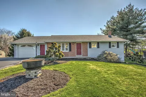 31 Trail Rd S, Elizabethtown, PA 17022
