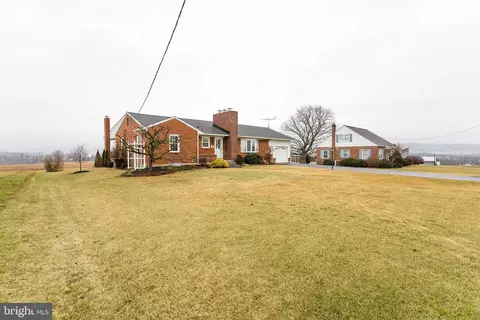 95 Swamp Bridge Rd, Denver, PA 17517