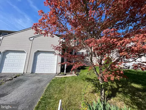 228 Perthshire Dr, Lancaster, PA 17603