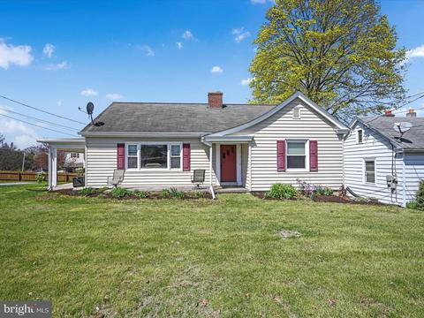 120 N 7th St, Akron, PA 17501