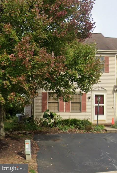 24 Laurie Ln, Lititz, PA 17543