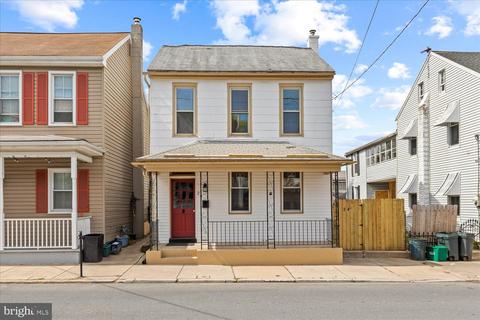 24 W Stiegel St, Manheim, PA 17545