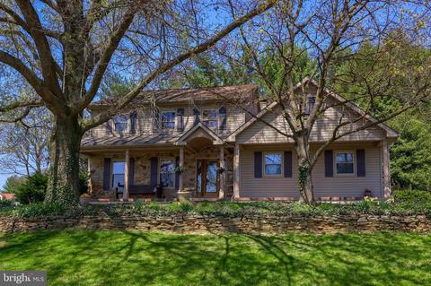 2627 Breezewood Dr, Lancaster, PA 17601