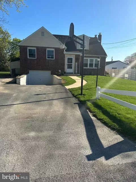 2044 Manor Ridge Dr, Lancaster, PA 17603