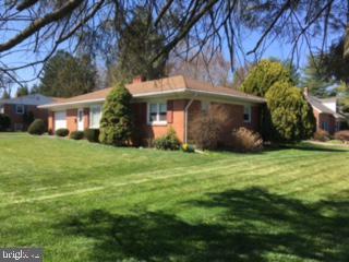 212 Charmayne Ave, Lancaster, PA 17603