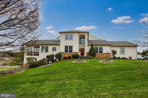 100 Creekgate Ct, Millersville, PA 17551