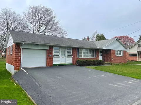 36 S Oak St, Manheim, PA 17545