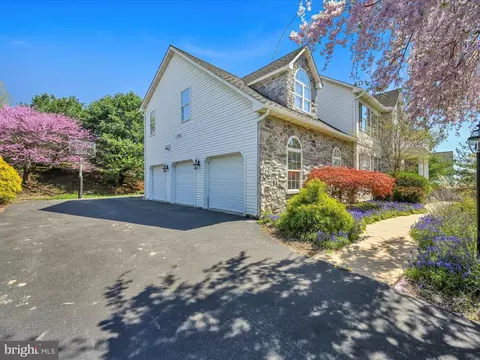 195 W Millport Rd, Lititz, PA 17543 photo 5