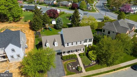 309 E Fourth Ave, Lititz, PA 17543 photo 3