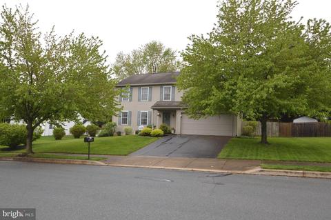 10 Peach Dr, Lititz, PA 17543