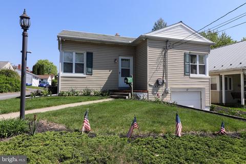 17 S 6th St, Akron, PA 17501