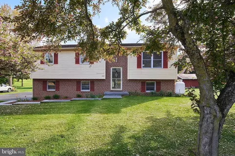 1420 E Newport Rd, Lititz, PA 17543