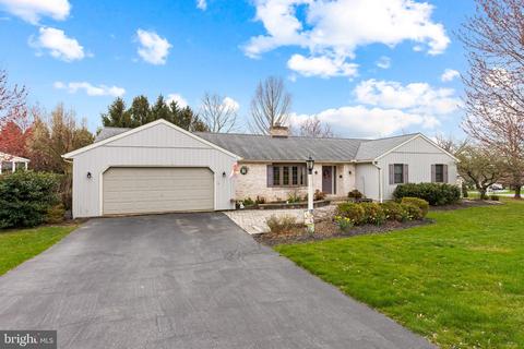 6 Bentley Ln, Lititz, PA 17543