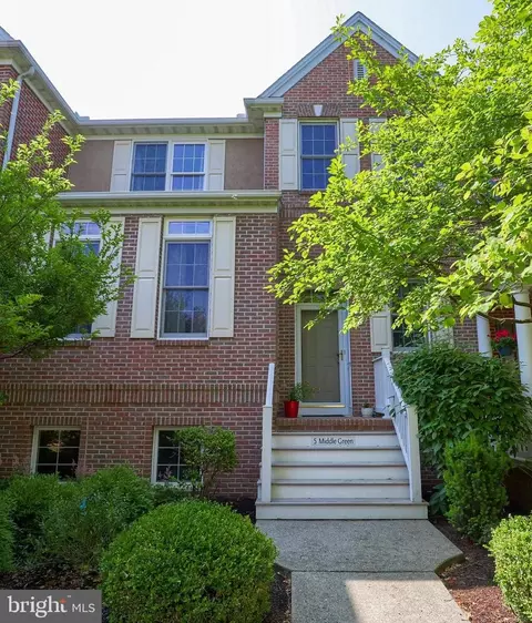 5 Middle Grn, Lancaster, PA 17602
