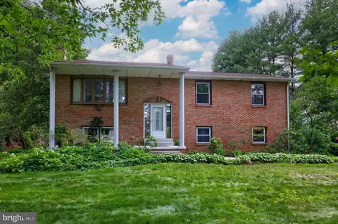 1689 Shumaker Rd, Manheim, PA 17545