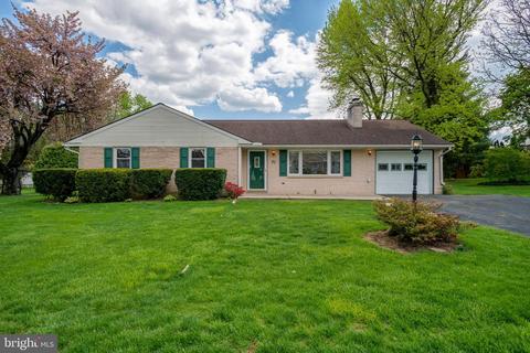 27 Pfautz Ave, Lititz, PA 17543
