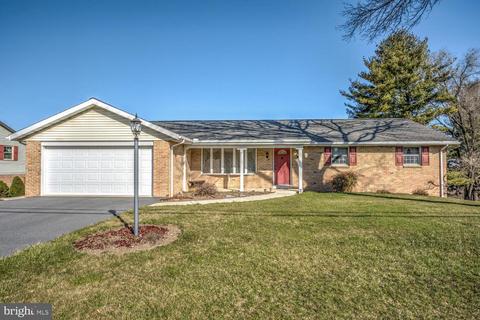 154 Scenic View Dr, Ephrata, PA 17522