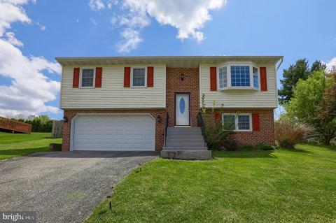 67 Longfellow Dr, Lancaster, PA 17602