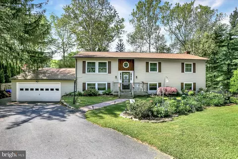 14 Dogwood Ln, Willow Street, PA 17584