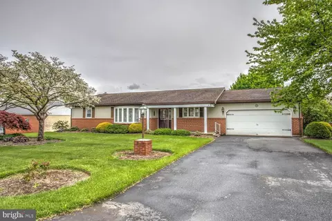 45 Snyder Ln, Ephrata, PA 17522