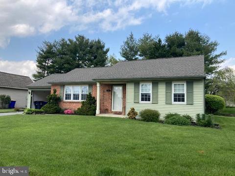 235 W Spruce St, New Holland, PA 17557