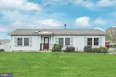 5 Ray Dr, Denver, PA 17517