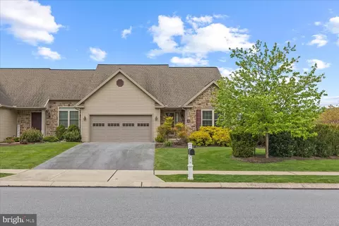 5338 Oak Leaf Dr, Mount Joy, PA 17552