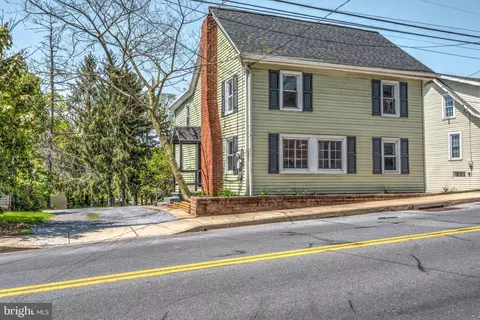 102 N Reamstown Rd, Stevens, PA 17578
