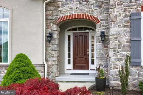 352 Ecker Dr, Lititz, PA 17543 photo 2