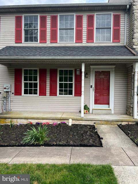 840 Knoll Dr, Mount Joy, PA 17552