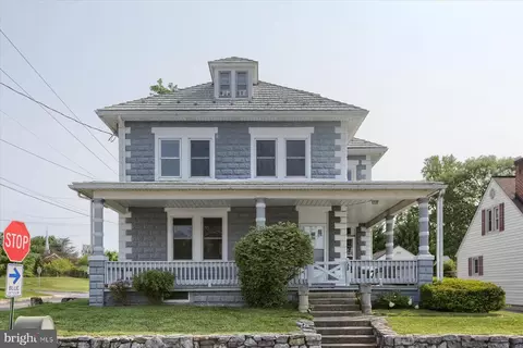 189 N Charlotte St, Manheim, PA 17545