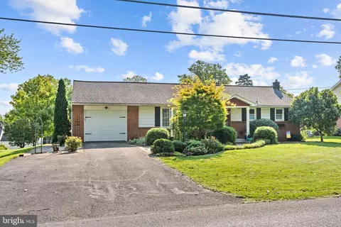 1419 Eden Rd, Lancaster, PA 17601