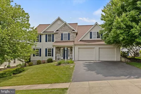 657 Golden Eagle Way, Lancaster, PA 17601
