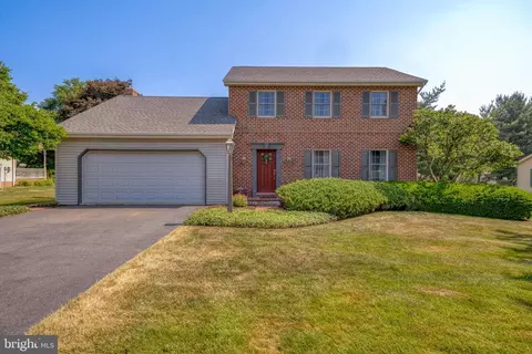 987 Dawn Ave, Ephrata, PA 17522