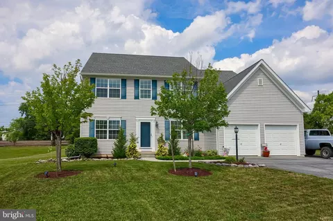 15 Dietz Ln, Mount Joy, PA 17552