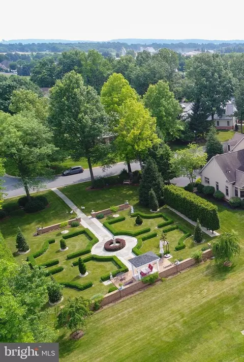 70 Oakhill, Lititz, PA 17543