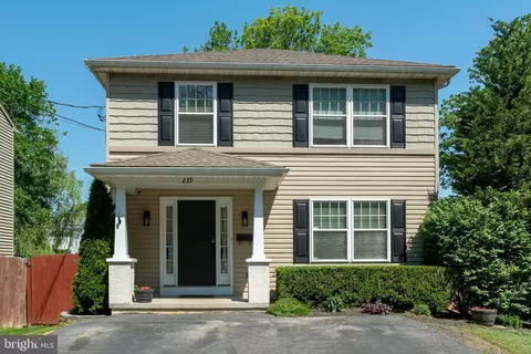 239 Railroad Ave, Ephrata, PA 17522