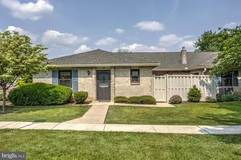137 Valleybrook Dr, Lancaster, PA 17601