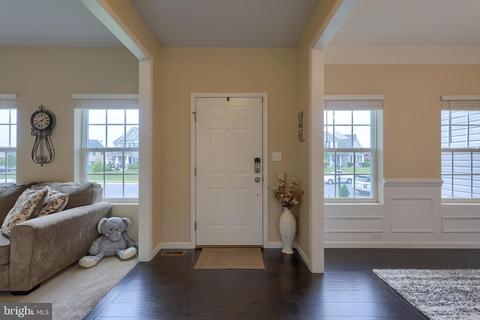 612 Warminster Ln, Lititz, PA 17543 photo 3