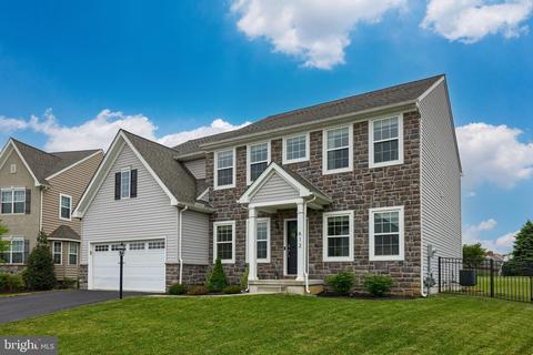 612 Warminster Ln, Lititz, PA 17543 photo 2